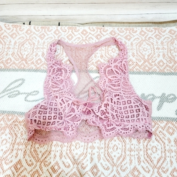 VS LAVENDER LACE BRALETTE, SZ SMALL, DAINTY, PRETTY, GENTLY USED - Picture 2 of 7